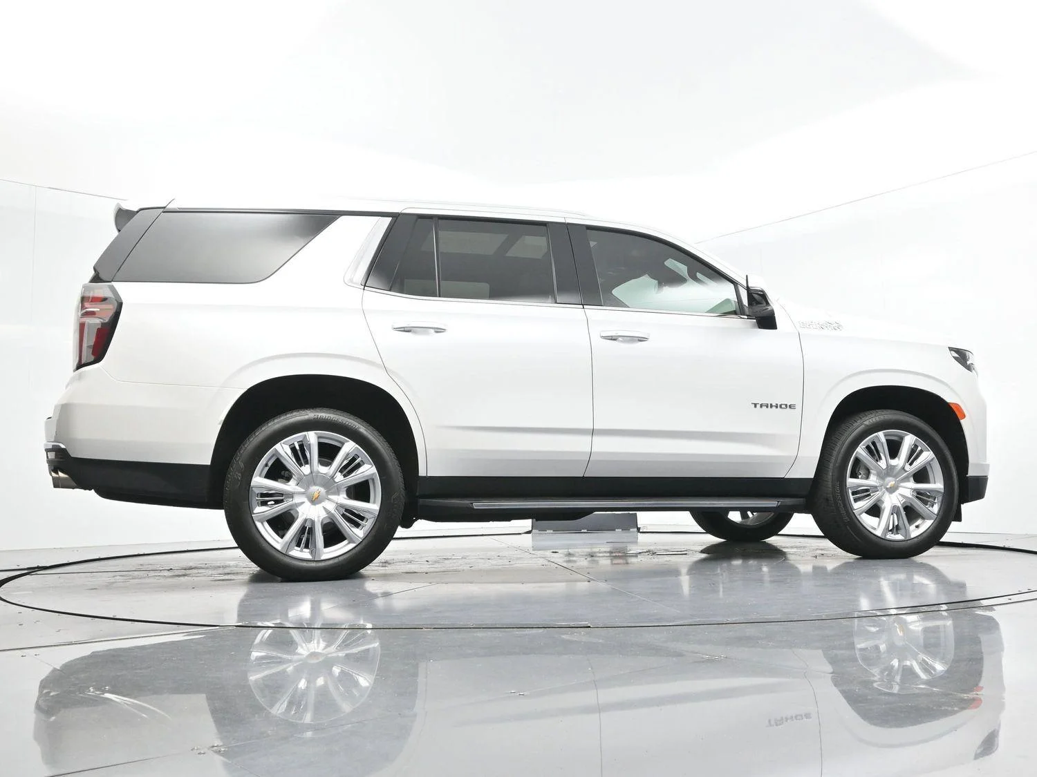 Used 2024 Iridescent Pearl Tricoat Chevrolet High Country image 53
