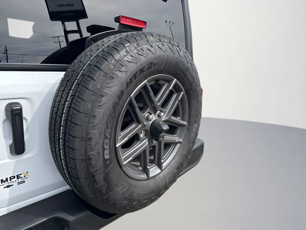 Used 2025 White Jeep Sport S image 32