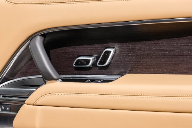 Used 2025 Gray Land Rover Autobiography image 60