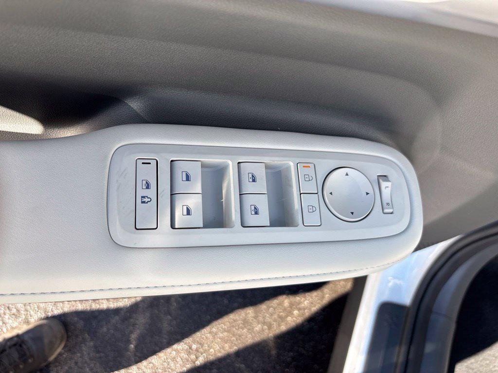 New 2027 White Hyundai SEL image 12