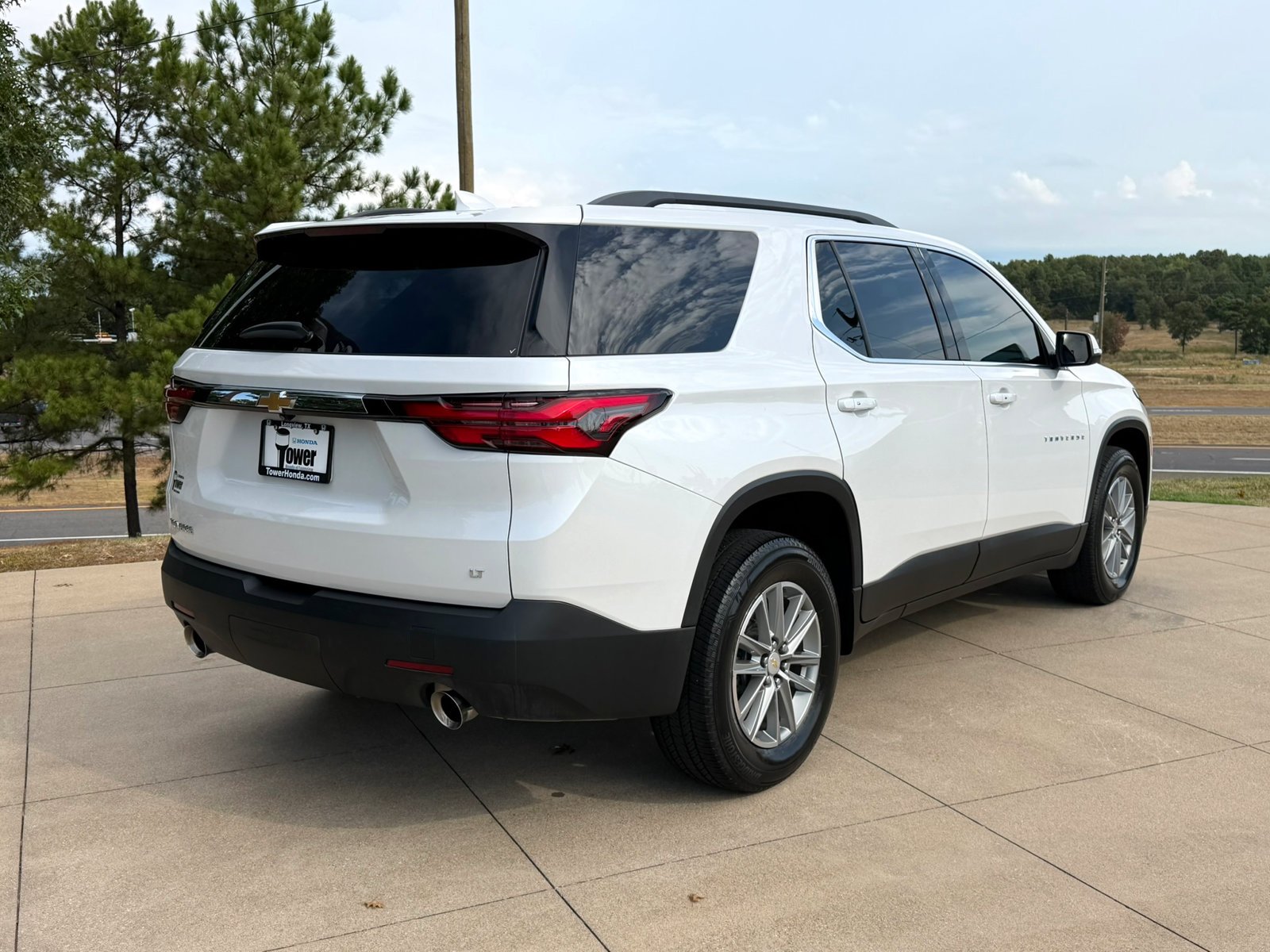 Used 2023 Iridescent Pearl Tricoat Chevrolet LT image 6