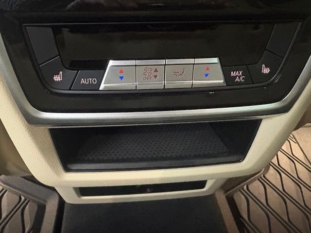 Used 2022 White BMW xDrive40i image 16