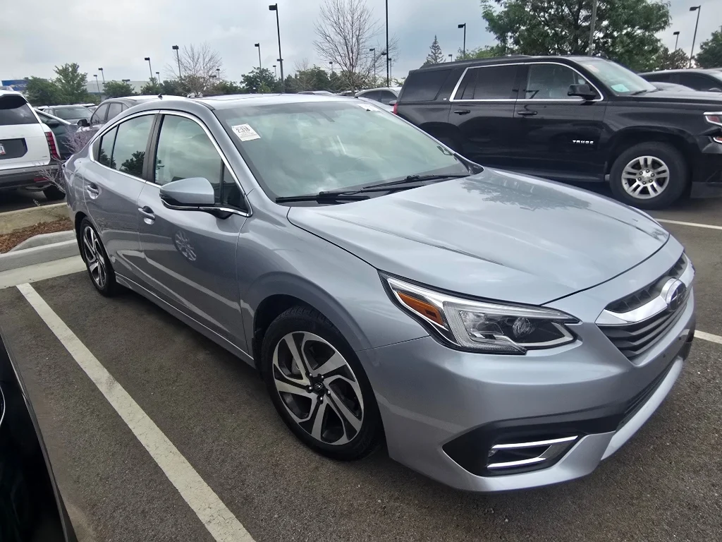 Used 2022 Ice Silver Metallic Subaru Limited image 6