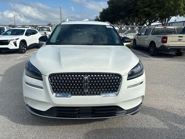 Used 2022 White Lincoln Standard image 2