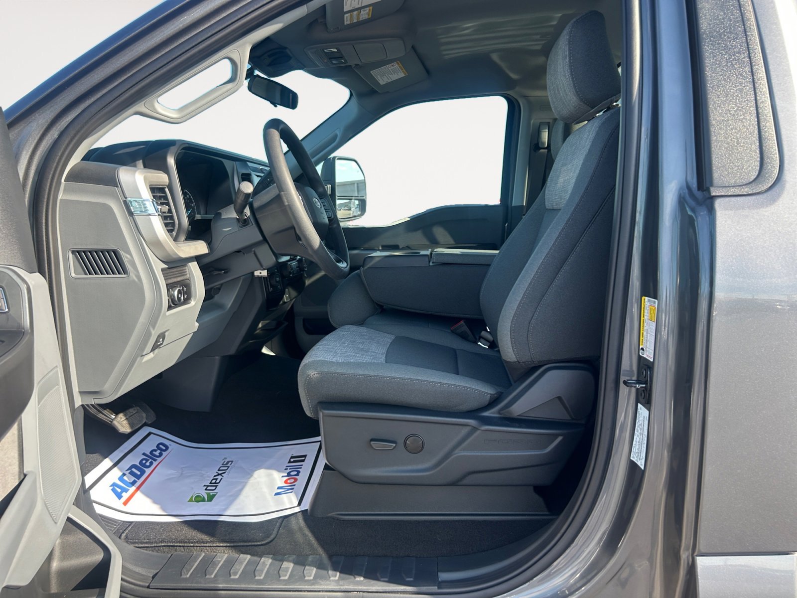 New 2026 Carbonized Gray Metallic Ford XLT image 18