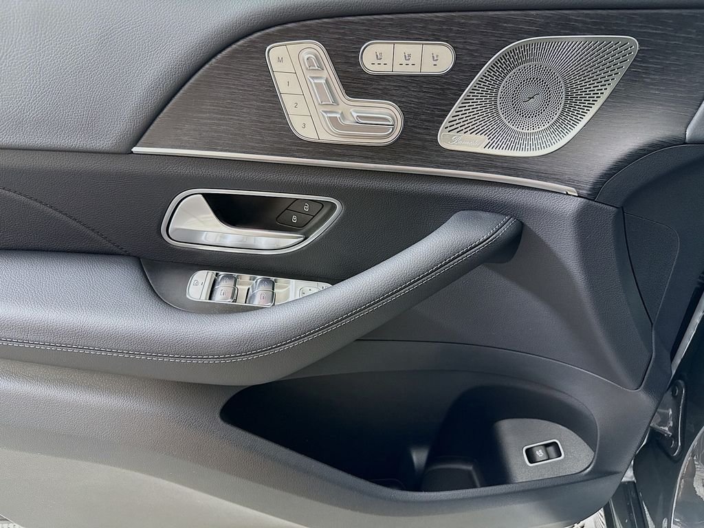 New 2026 MANUFAKTUR Silicon Grey Mercedes-Benz GLS 450 image 18