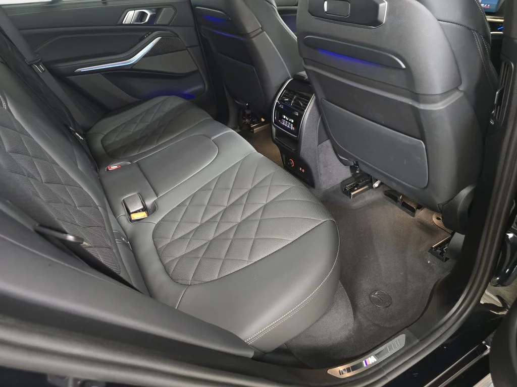 Used 2025 Black Sapphire Metallic BMW M60i image 16