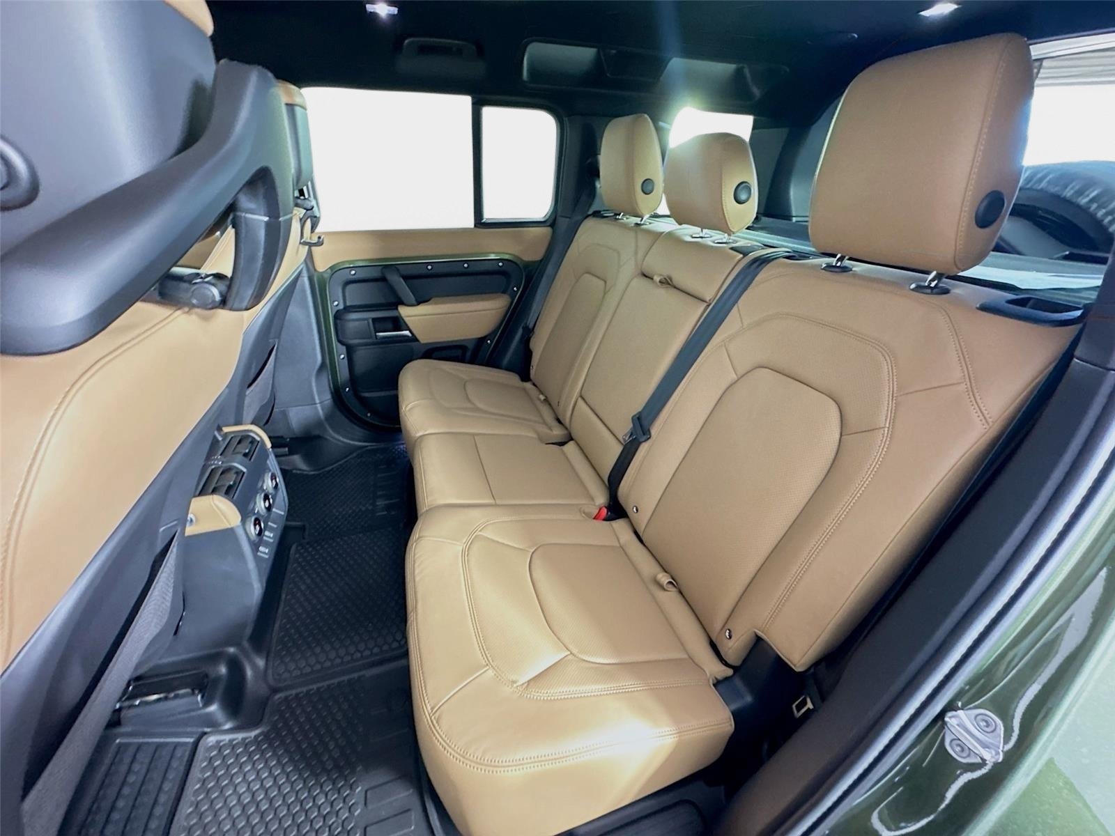 Used 2026 Green Land Rover X-Dynamic SE image 24