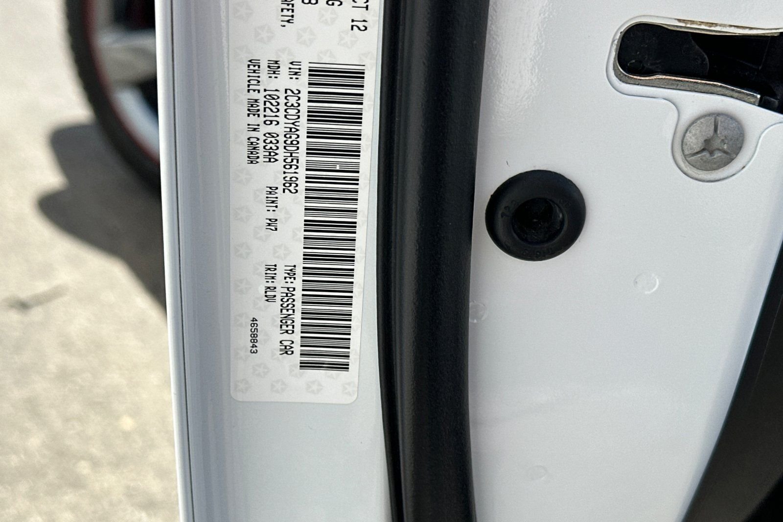 Used 2013 White Dodge SXT image 31