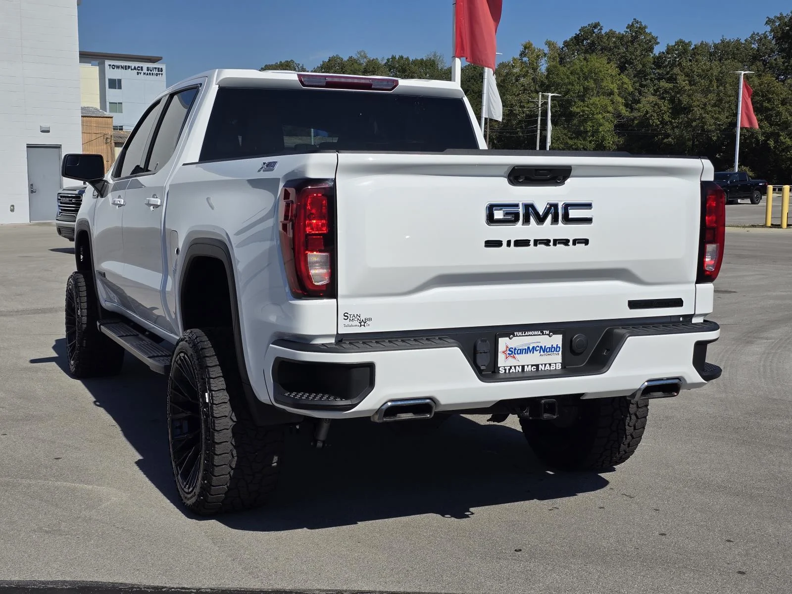Used 2022 SUMMIT WHITE GMC Elevation image 5