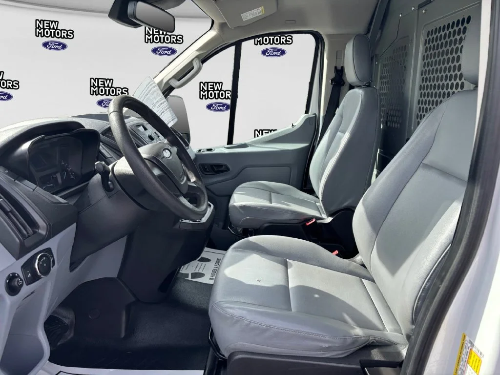 Used 2017 Oxford White Ford Base image 10