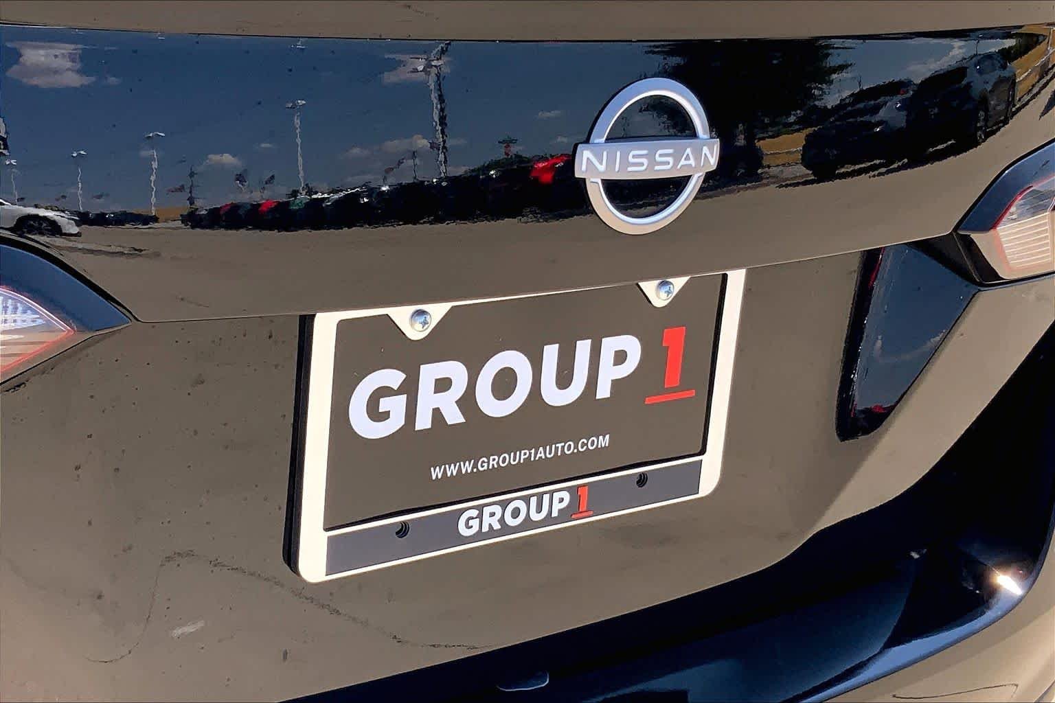 Used 2025 Super Black Nissan SV image 31