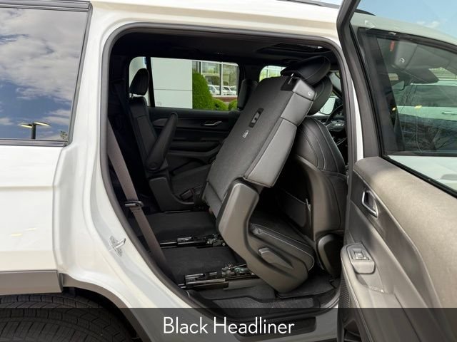New 2025 Bright White Clear-Coat Exterior Paint Jeep Laredo image 25
