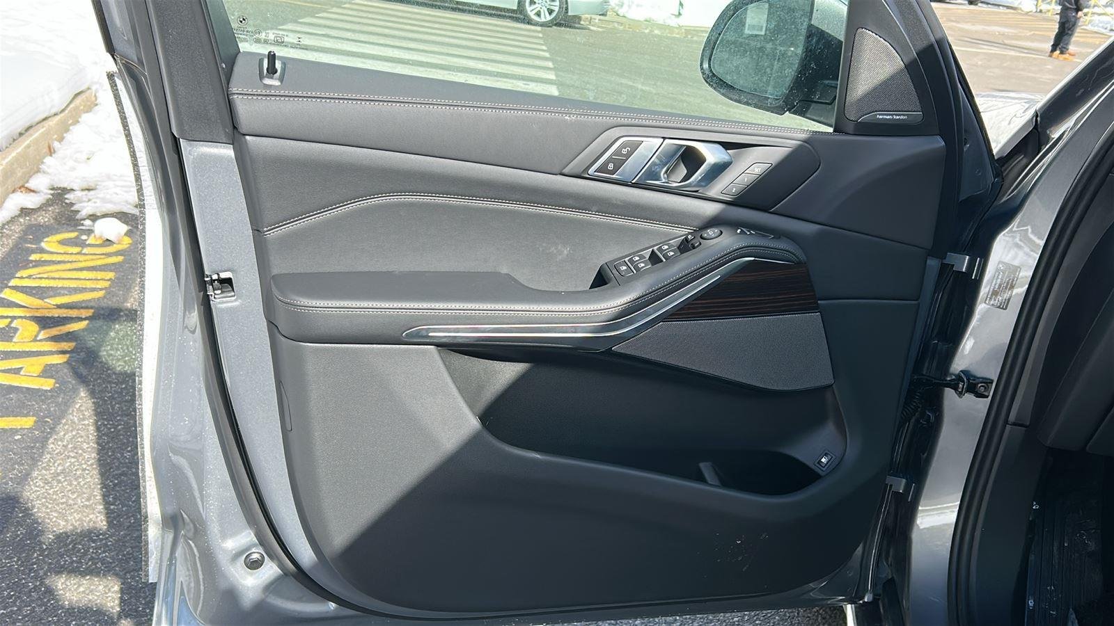 New 2026 Skyscraper Grey Metallic BMW xDrive50e image 8