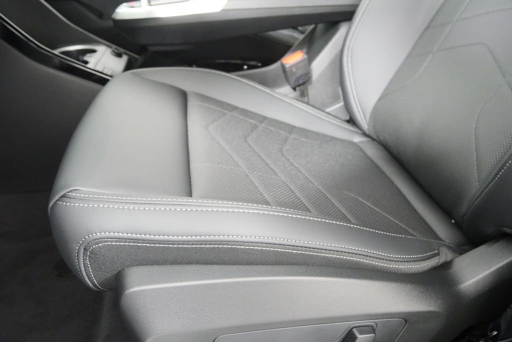 Used 2026 Night Dusk Blue Metallic BMW xDrive28i image 9