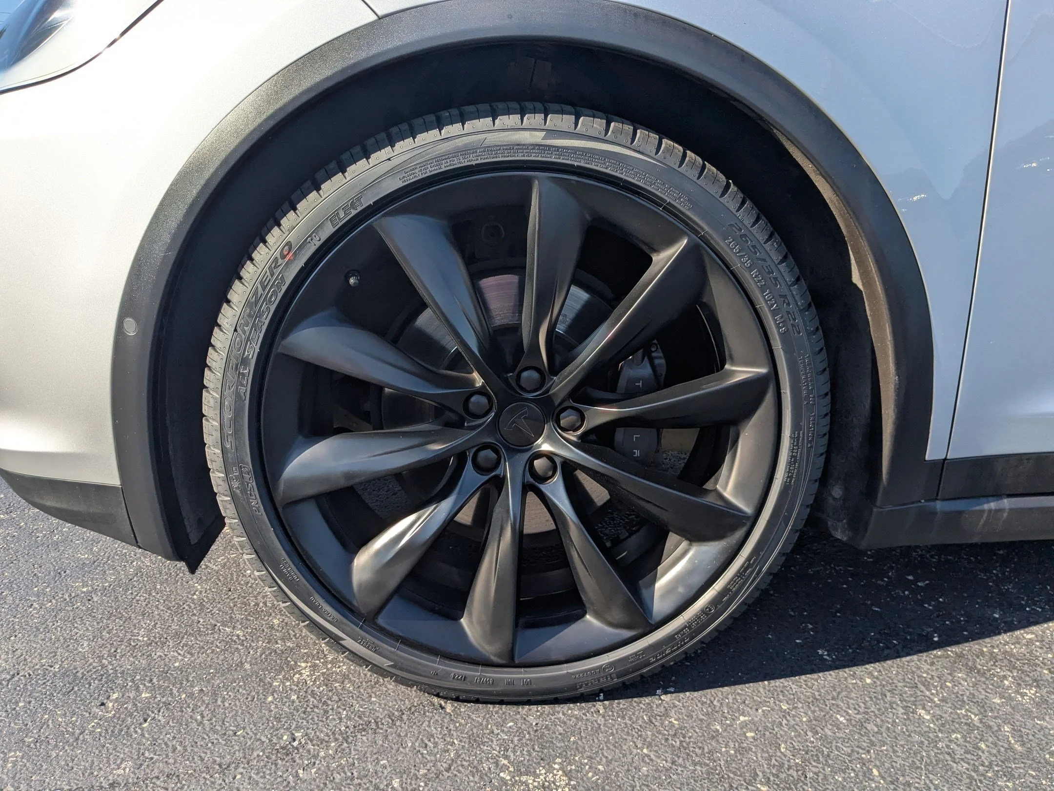 Used 2018 Silver Tesla 75D image 10
