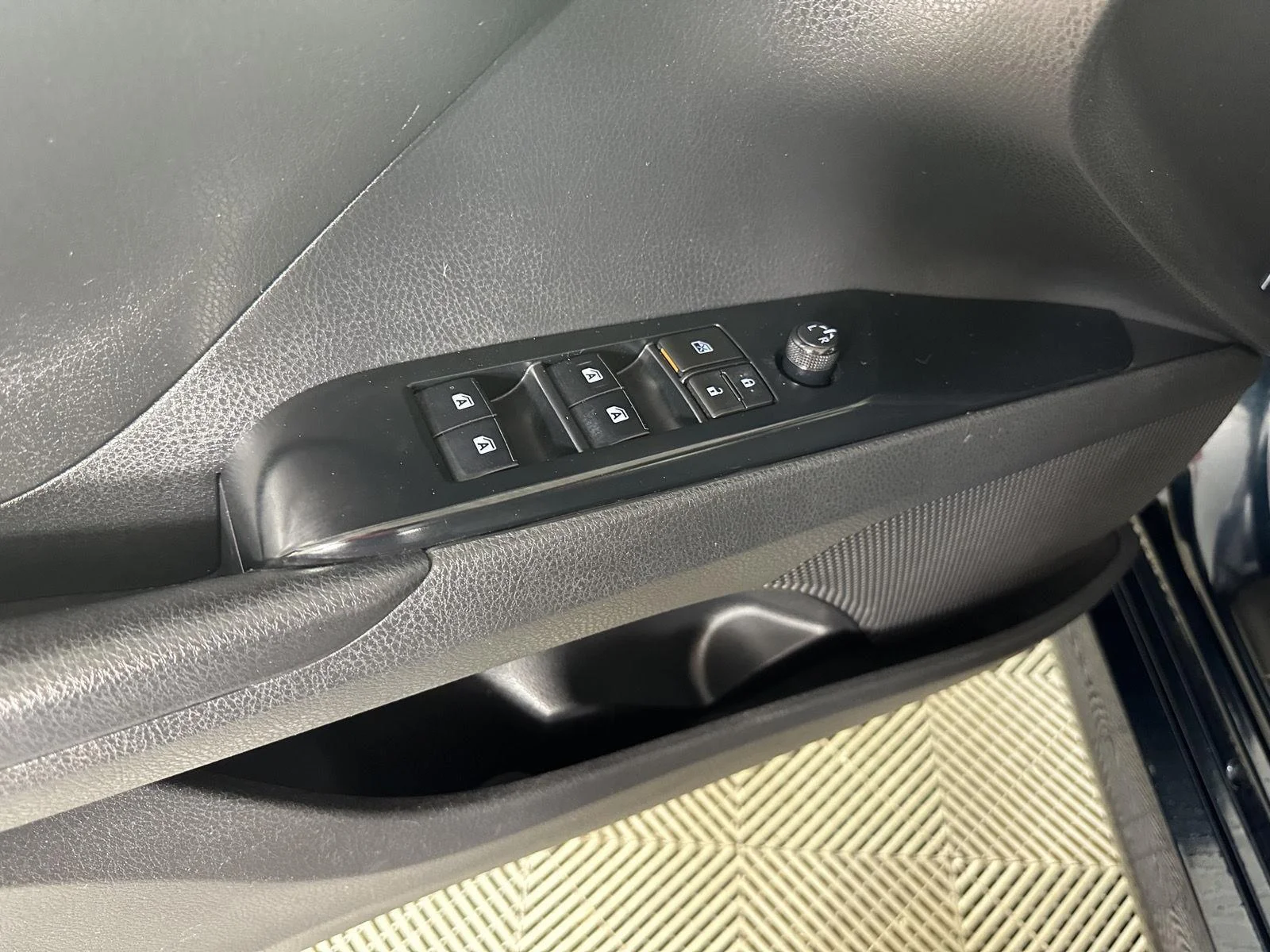 Used 2019 Galactic Aqua Mica Toyota LE image 19
