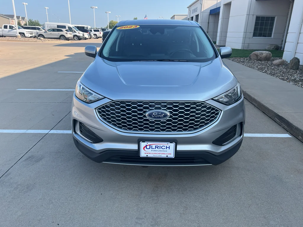 Used 2023 Iconic Silver Metallic Ford SEL image 3