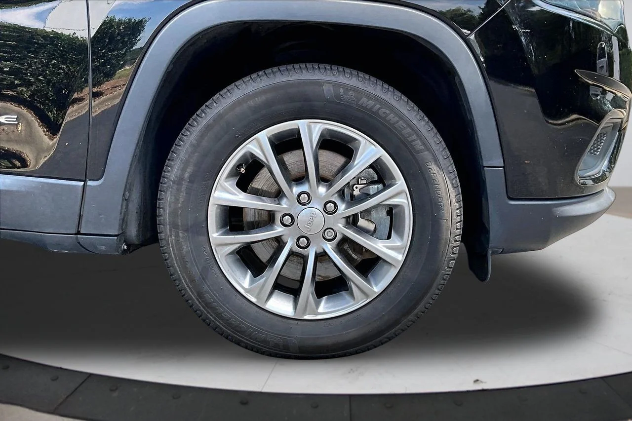 Certified Used 2019 Black Jeep Latitude Plus image 32