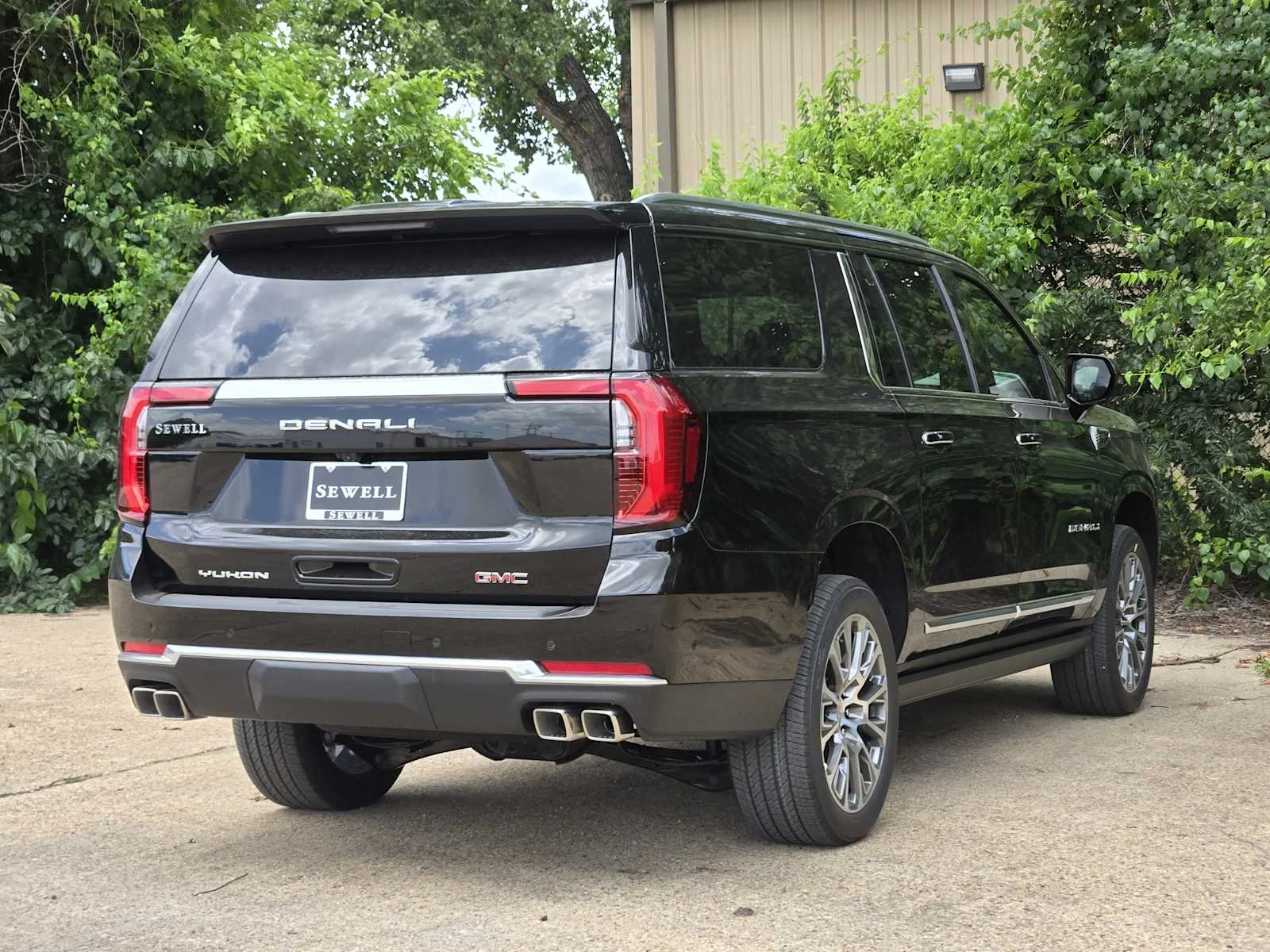 2026 GMC Yukon XL Denali - Photo 3