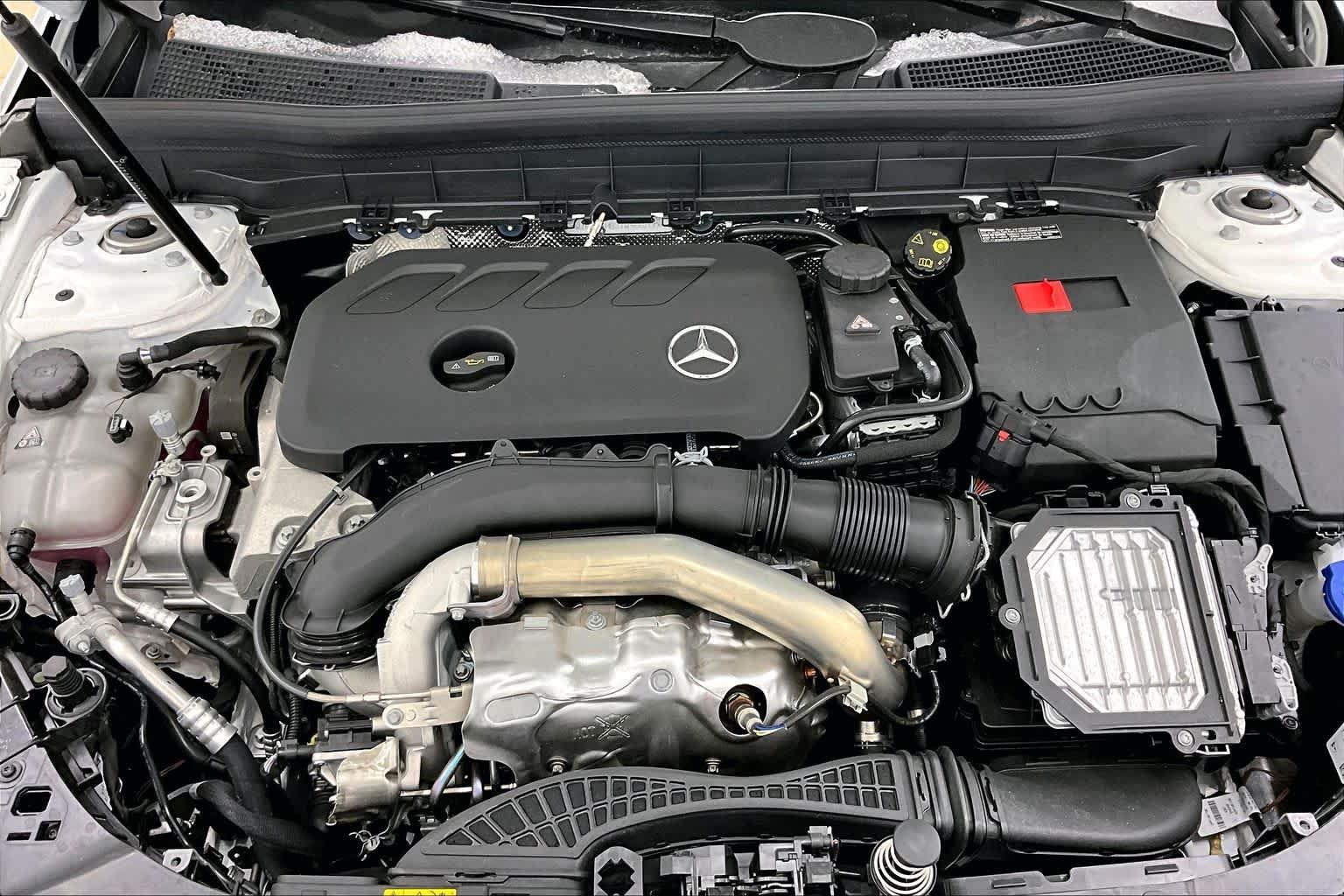 New 2026 Polar White Mercedes-Benz GLB 250 image 16