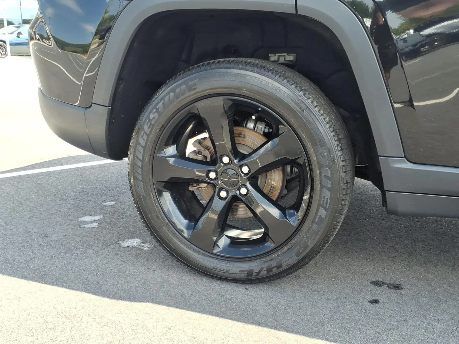 Used 2023 Diamond Black Crystal Pearlcoat Jeep Limited image 13