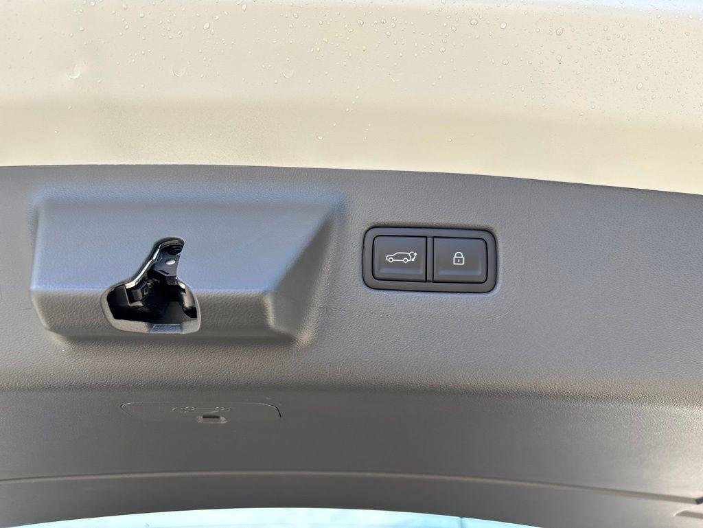 New 2026 White Hyundai SE image 41