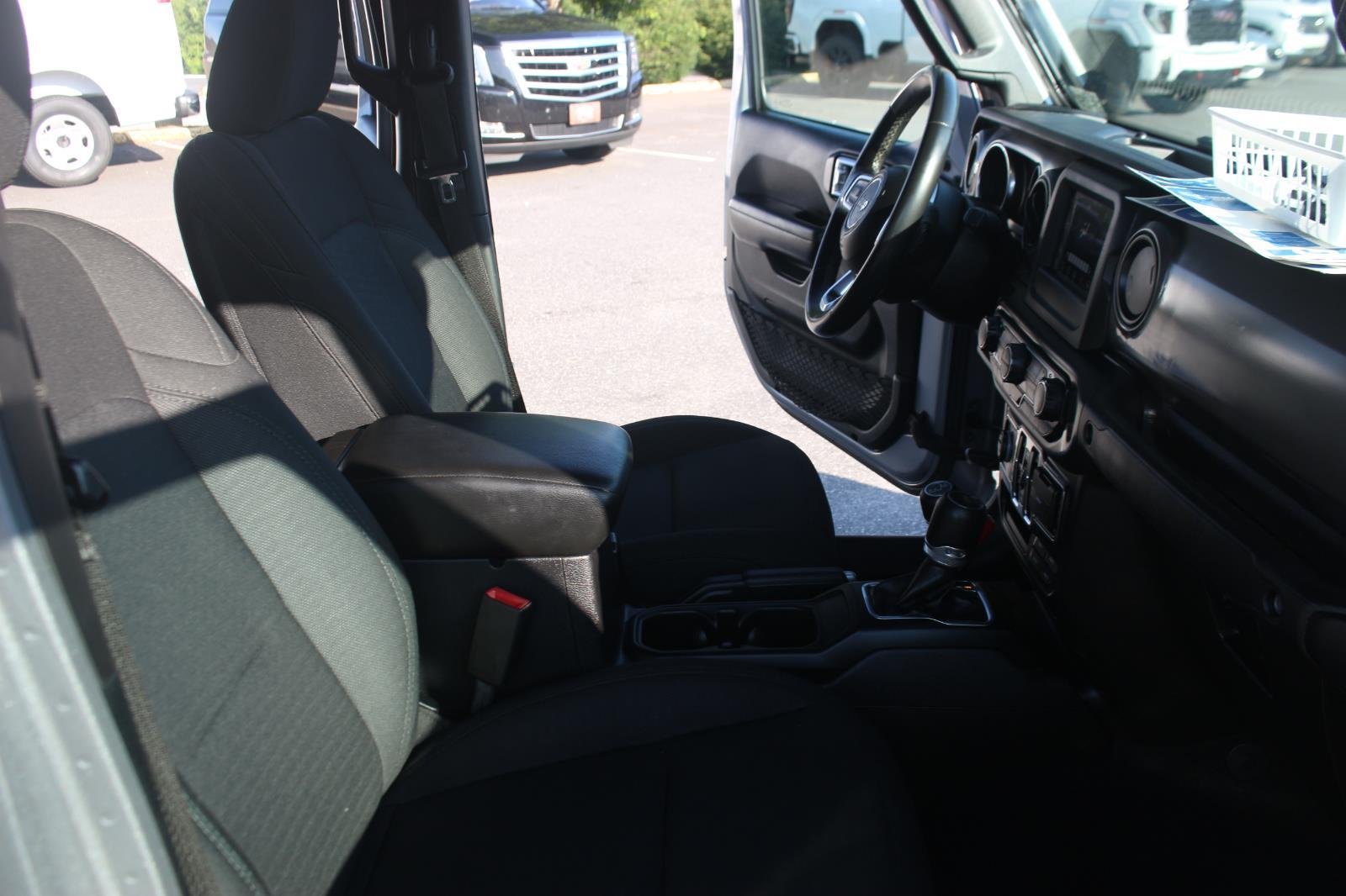 Used 2020 Silver Jeep Sport S image 30