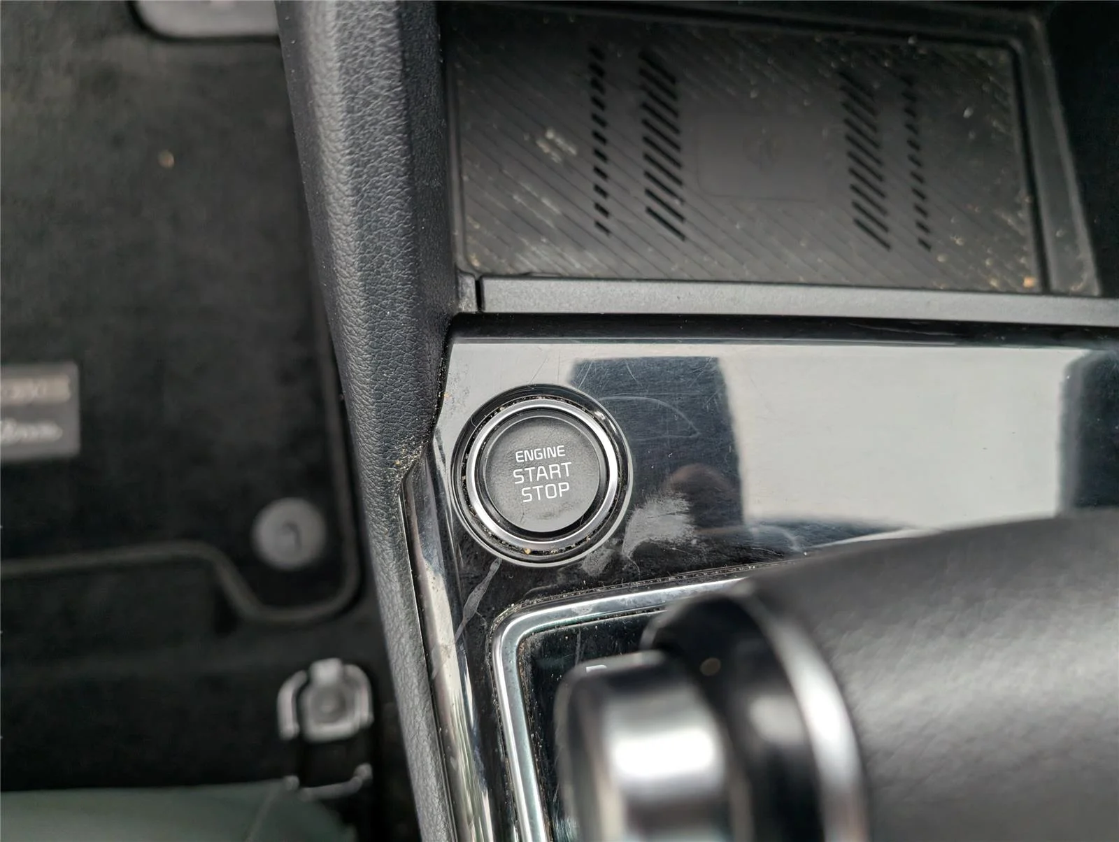 Used 2024 Ebony Black Kia X-Line image 18