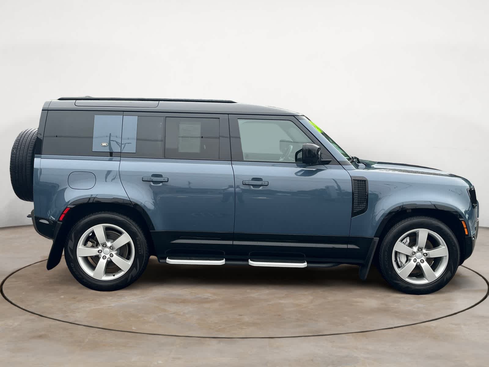 Used 2024 Tasman Blue Metallic Land Rover X-Dynamic SE image 6