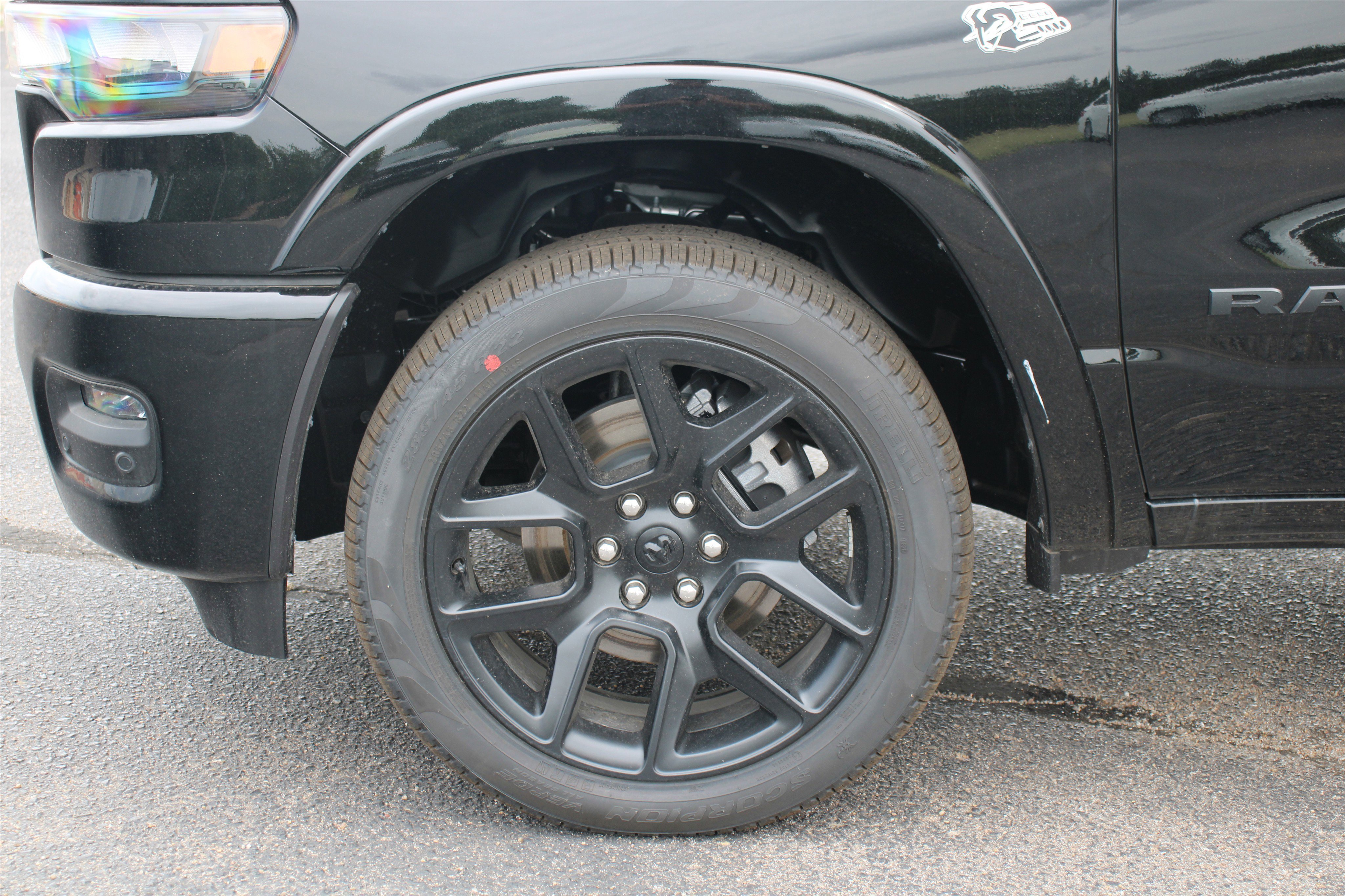 New 2026 Diamond Black Crystal Pearl-Coat Exterior Paint RAM Laramie image 40
