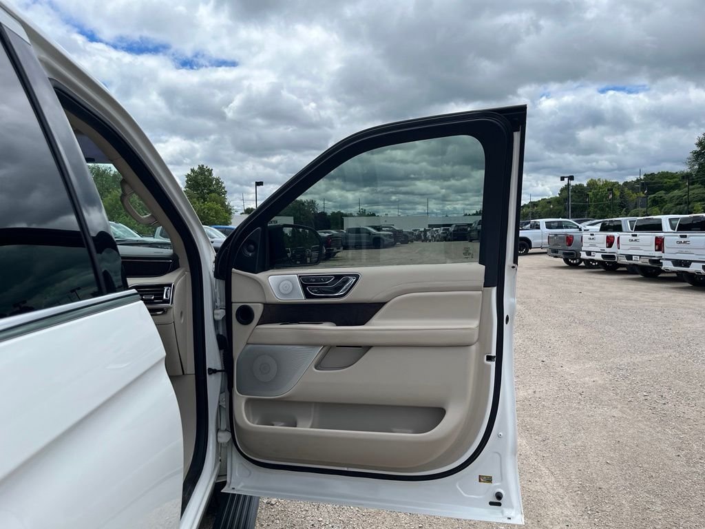 Used 2020 White Lincoln Reserve image 36