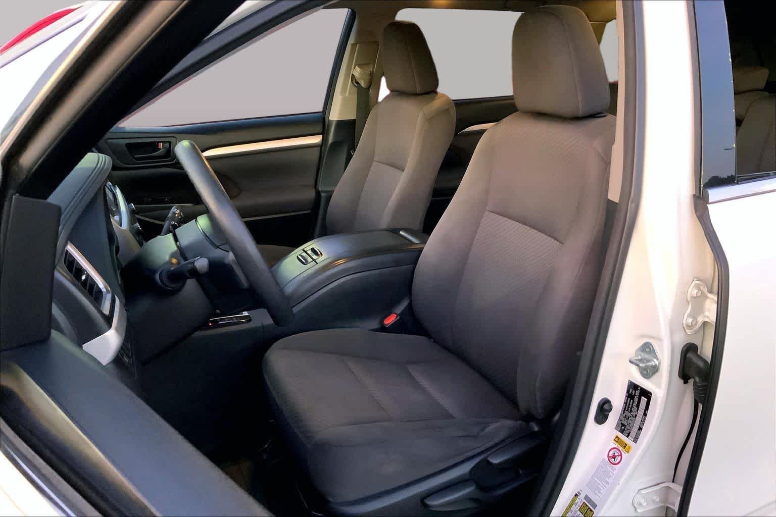Used 2017 Blizzard Pearl Toyota LE image 8