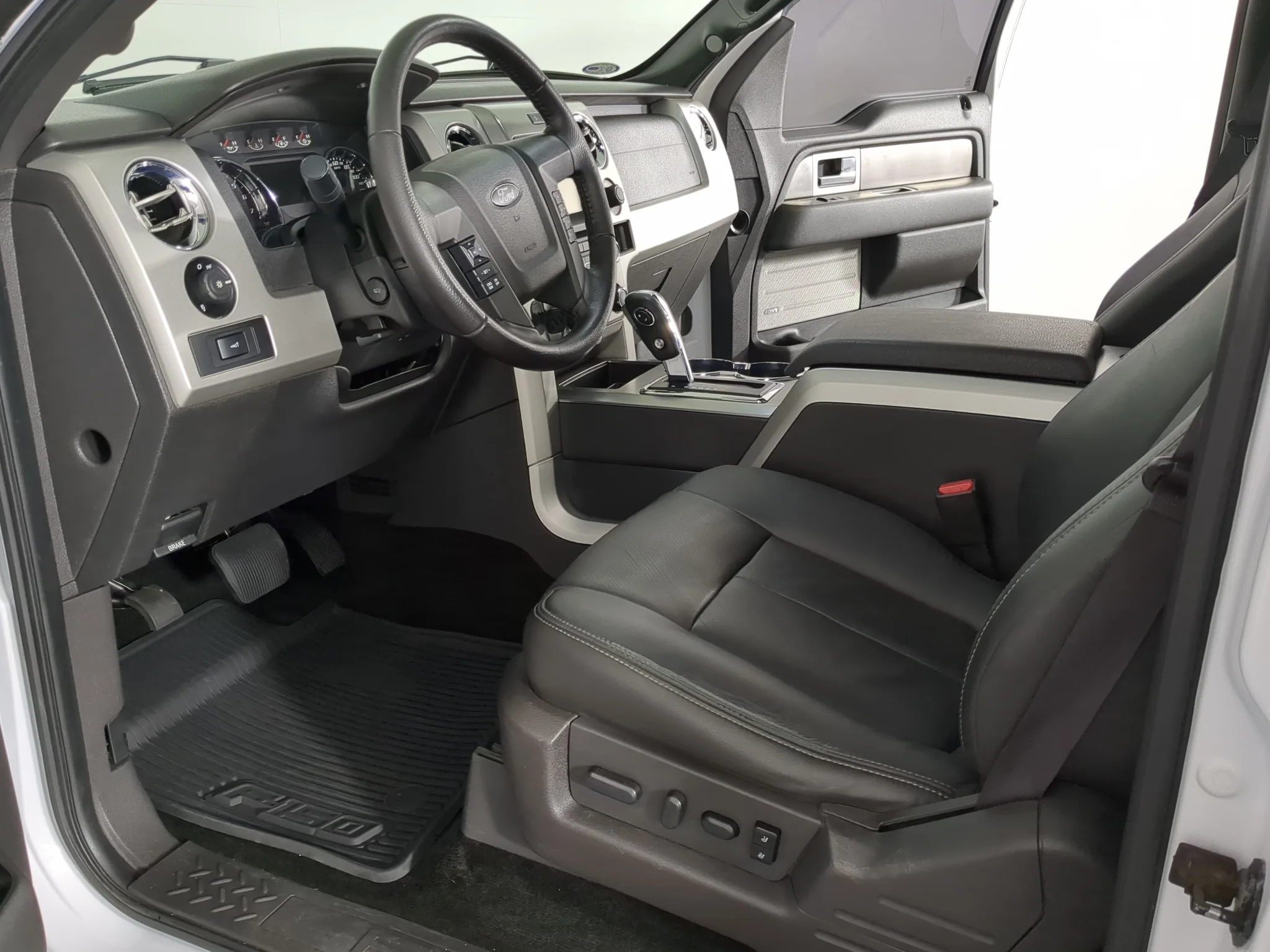 Used 2014 White Ford FX4 image 12