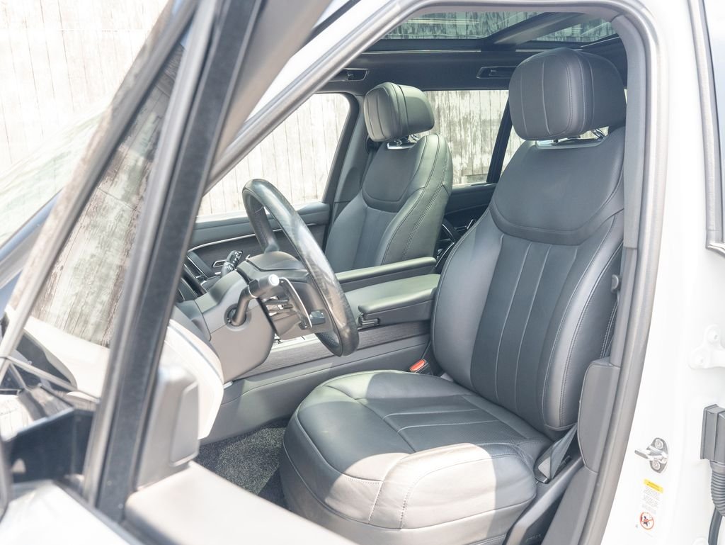 Used 2024 White Land Rover SE image 20
