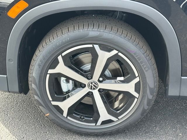New 2026 Deep Black Pearl Volkswagen 2.0T SE image 9