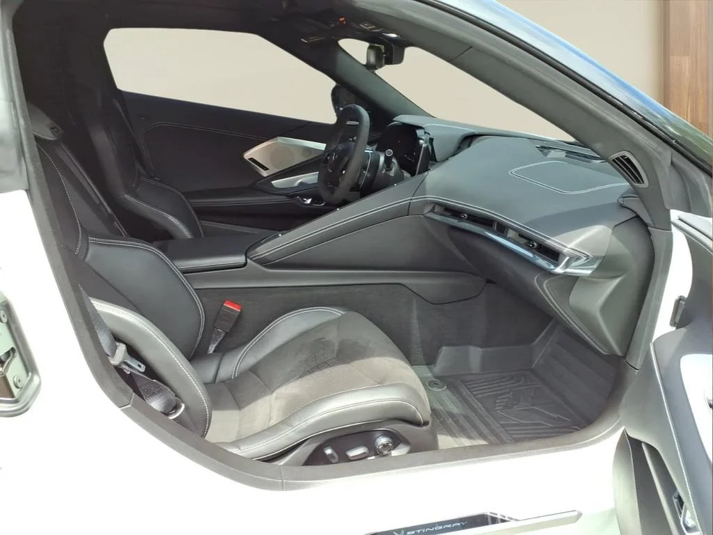 Used 2020 ARCTIC WHITE Chevrolet 2LT image 34