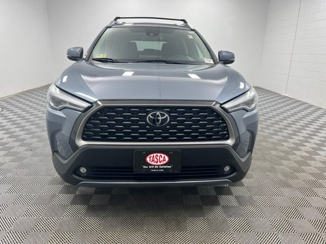 Used 2022 CELESTITE Toyota XLE image 3