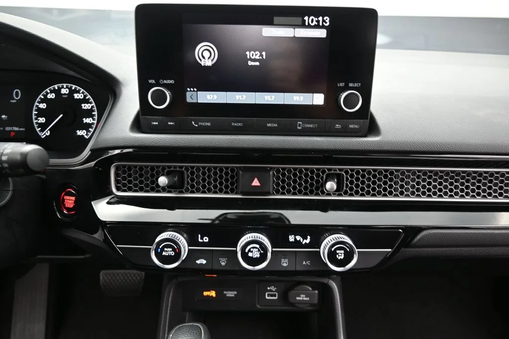 Used 2023 Platinum White Pearl Honda LX image 17