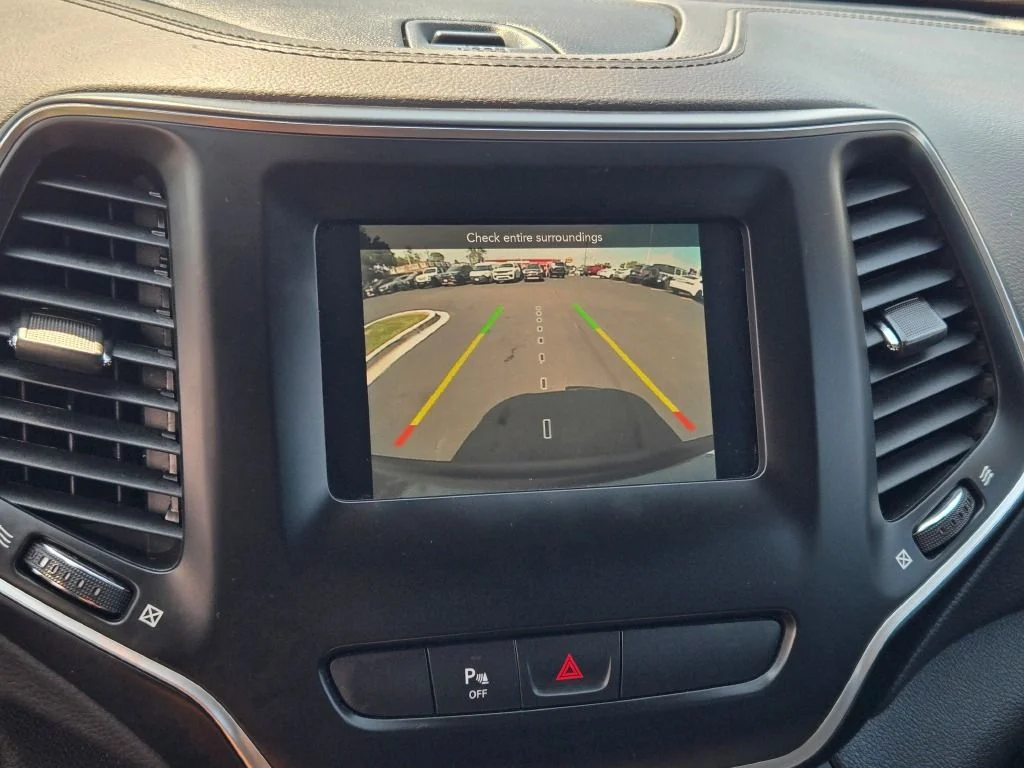 Used 2019 Gray Jeep Latitude Plus image 26