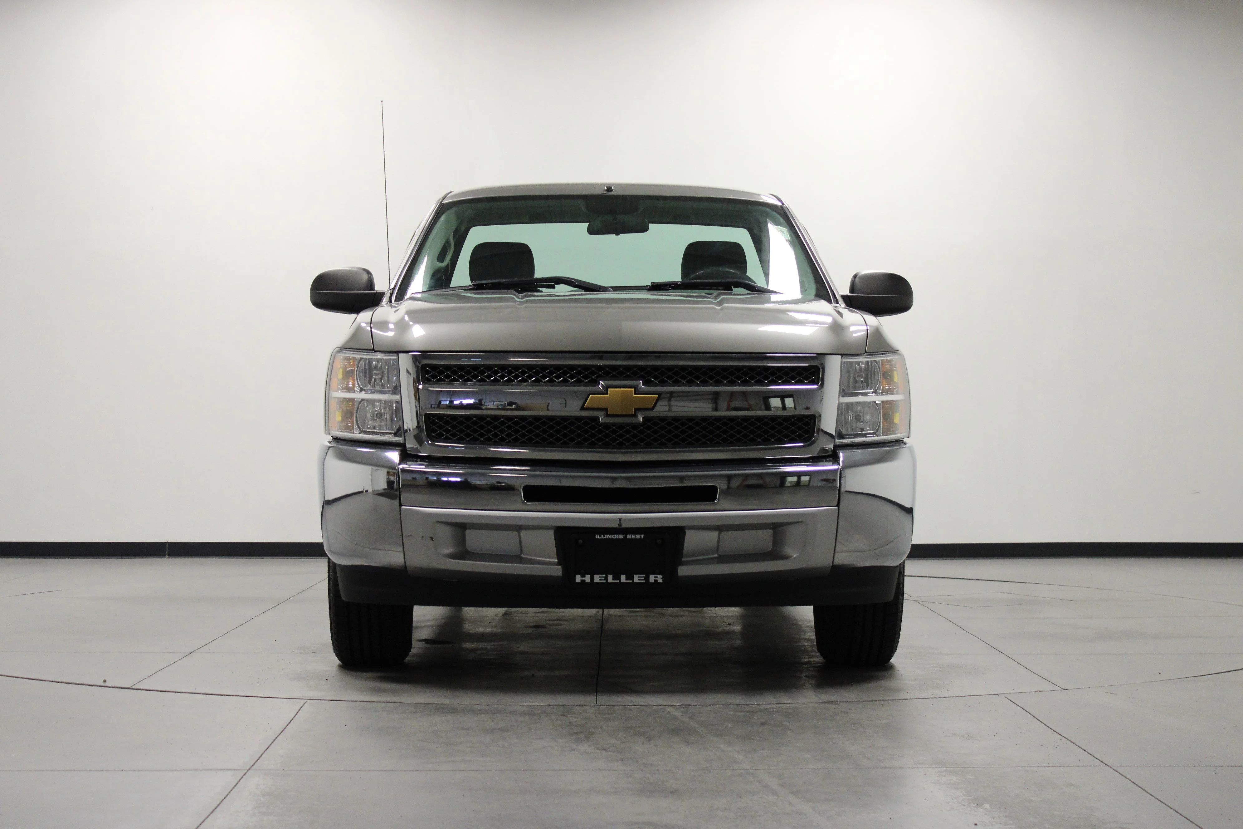 Used 2013 GRAYSTONE METALLIC Chevrolet Work Truck image 9