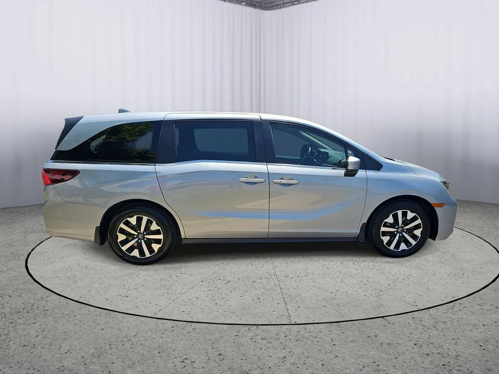 Used 2025  Honda EX-L image 2