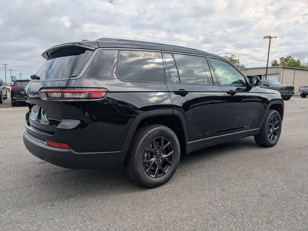 New 2027 High-Gloss Black Paint Jeep  image 4