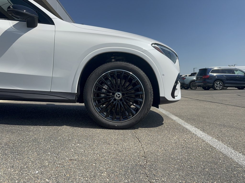 New 2026 MANUFAKTUR Moonlight White Metallic Mercedes-Benz GLC 300 4MATIC® image 10
