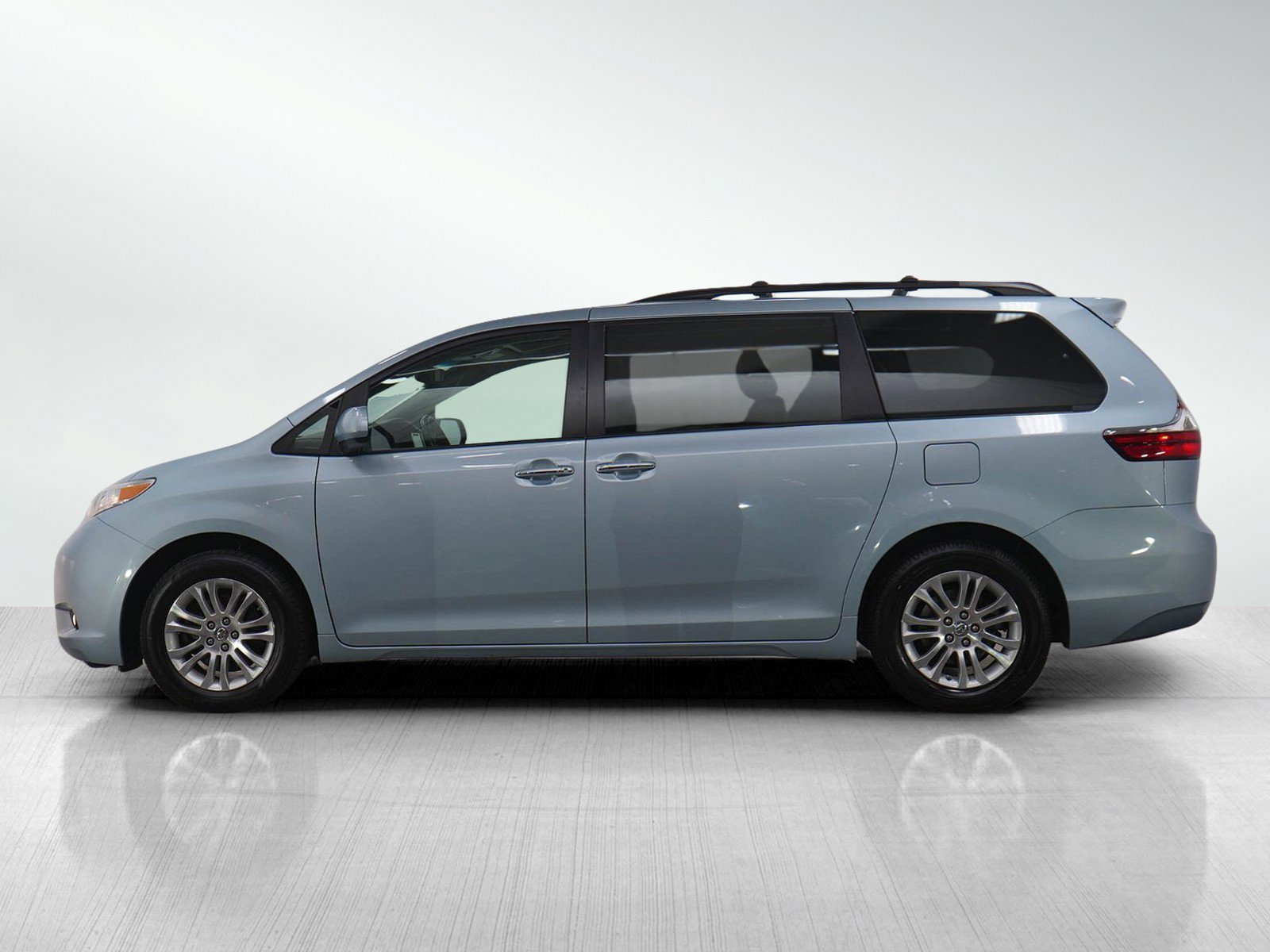 Used 2015 Toyota Sienna XLE with VIN 5TDYK3DC1FS551367 for sale in Burnsville, Minnesota