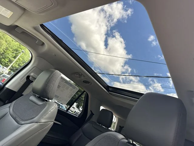 New 2026 Star White Metallic Tri-Coat Ford Active image 47