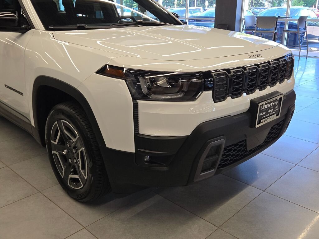 New 2026 Bright White Clear-Coat Exterior Paint Jeep Laredo image 2
