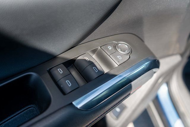 Used 2024 Blue Chevrolet Z71 image 17