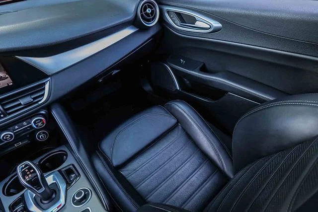 Used 2023  Alfa Romeo Veloce image 18
