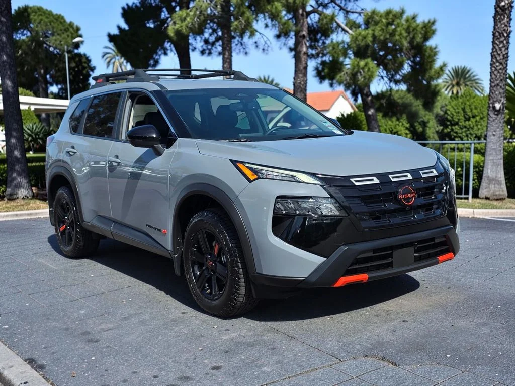 Used 2025 Gray Nissan Rock Creek image 4